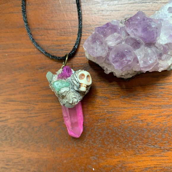 SALE! πNEW! Quartz & Aventurine Skull Necklace